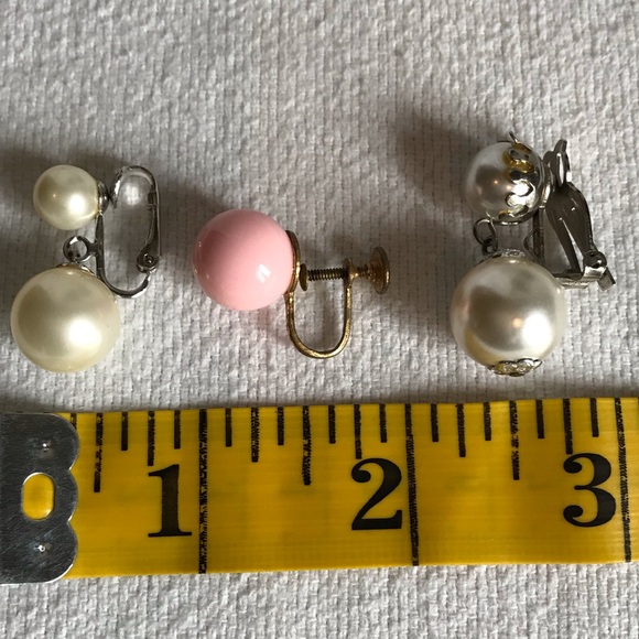 Lot of Vintage Faux Pearl Earrings - Picture 4 of 8